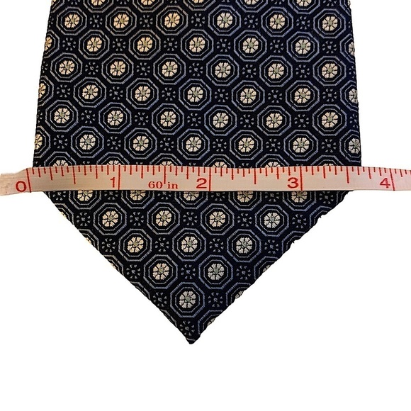 NEIMAN Marcus Blue Print Silk Tie - Picture 4 of 5